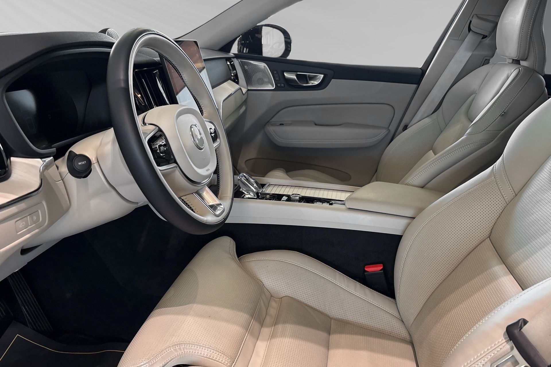 Volvo XC60 2026, photo 7/10
