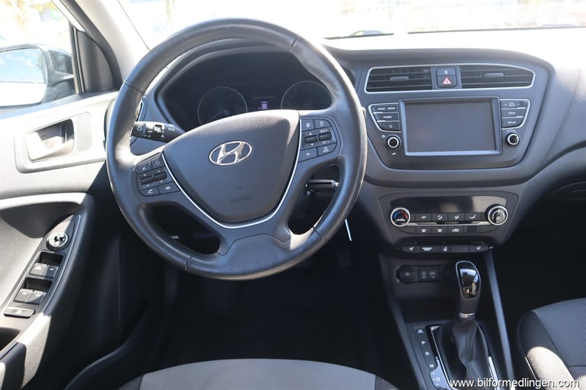 Bild 3 av Hyundai i20 1.0 12V T-GDI FWD 100hk Backkamera Rattvärme