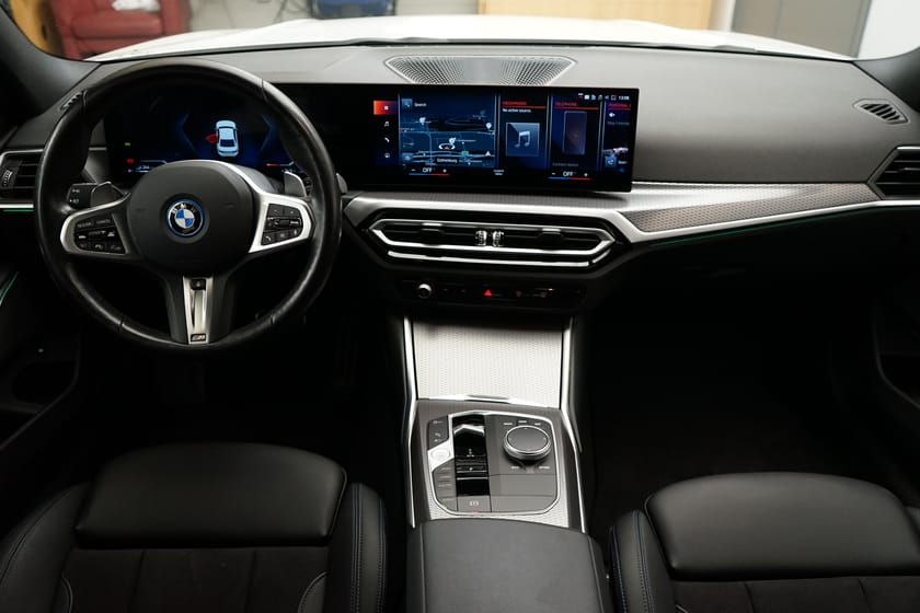 Bild 5 av BMW 330e xDrive Sedan M Sport | Drag | Harman Kardon | Connected Pro | Widescreen | 19"