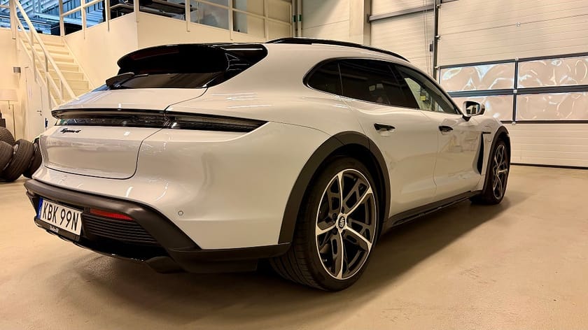 Bild 3 av Porsche Taycan 4 Cross Turismo / Bakaxelstyrning / Nightvision