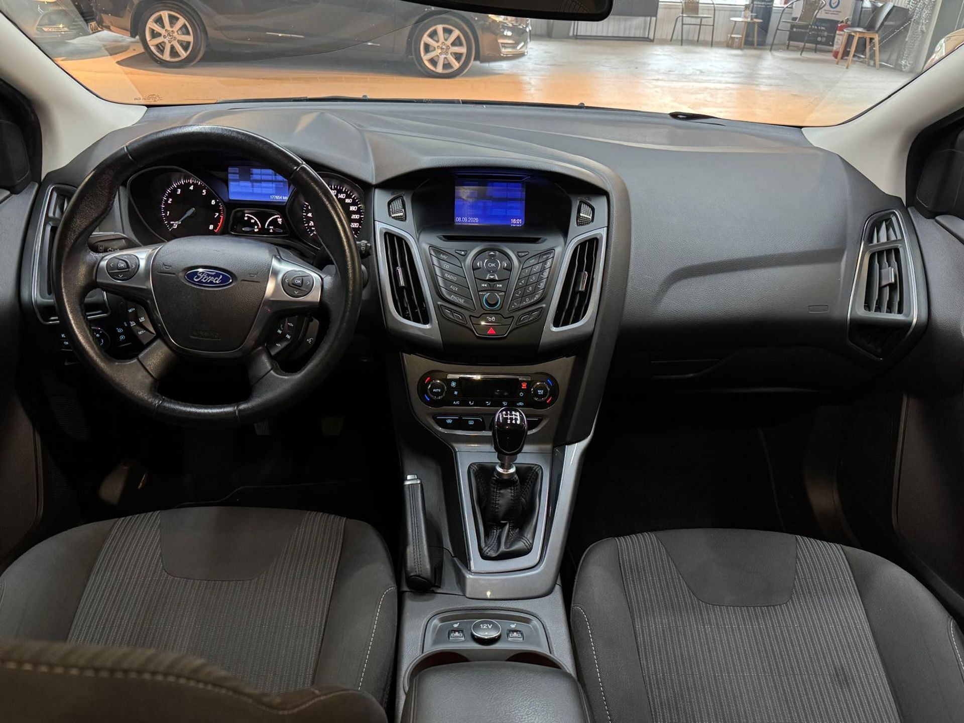 Ford Focus 1.0 EcoBoost 2012, bild 6/10