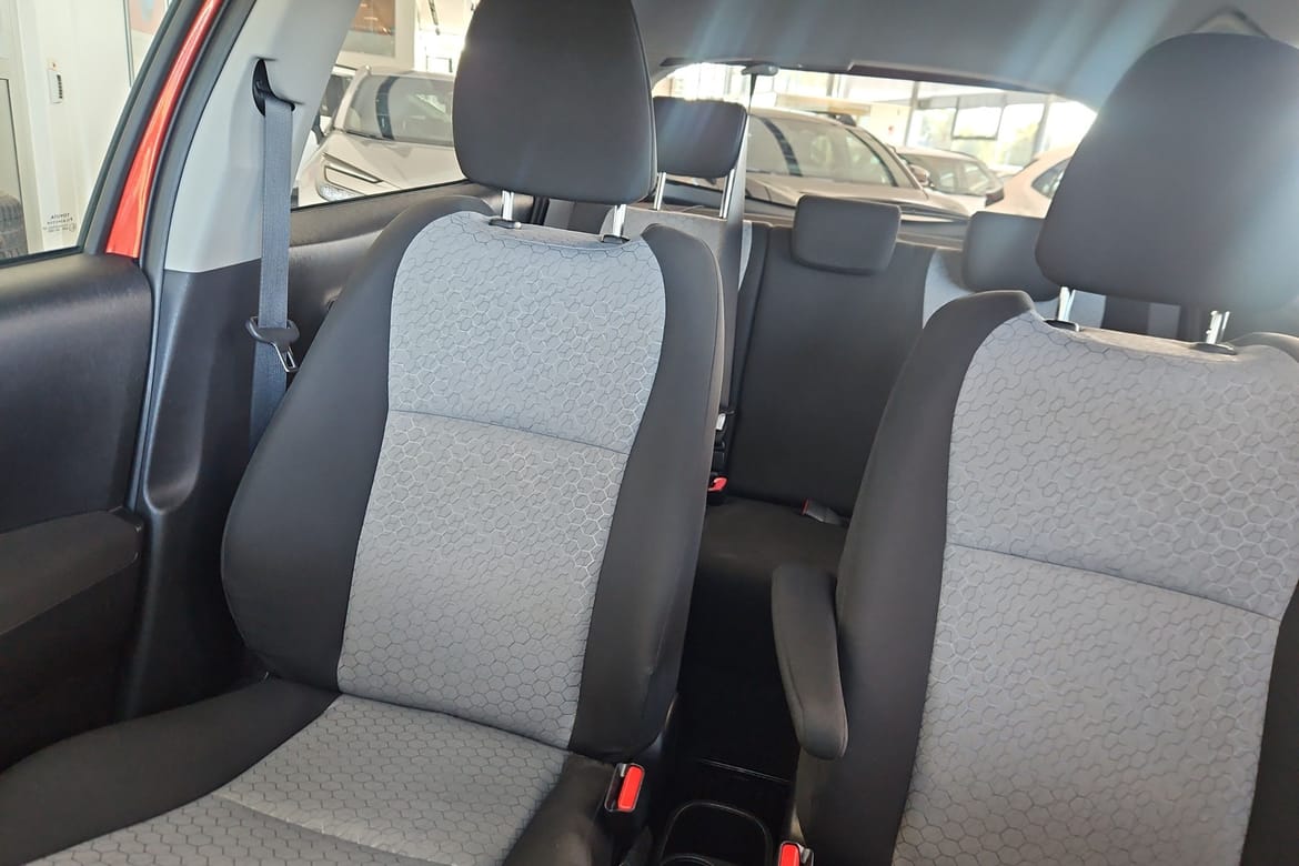 Toyota Yaris 5-door 1.33 Dual VVT-i Manual, 99hp, 2011