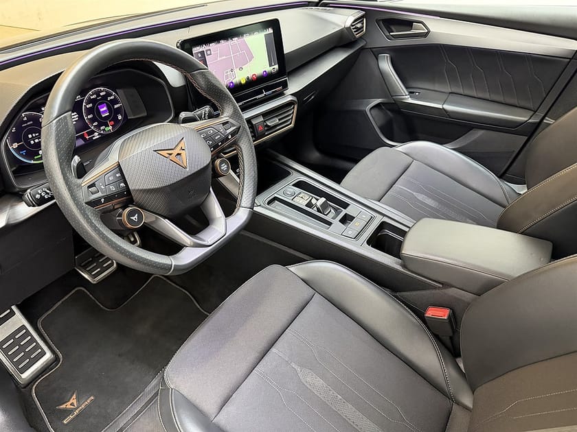 Bild 4 av CUPRA Leon Sportstourer e-Hybrid 245hk Cockpit/Navi/Bkamera/19"Fälg/Krok/AdaptivF/Carpla
