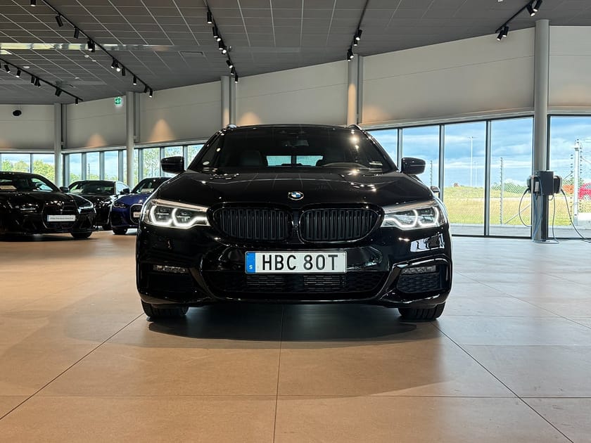 Bild 2 av BMW 530d xDrive Touring M Sport Pano Head-Up H/K Drag Elstolar