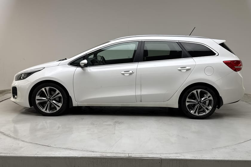 Bild 2 av Kia cee'd_sw Cee'd 1.6 CRDi SW (136hk) GT-Line GPS Backkamera