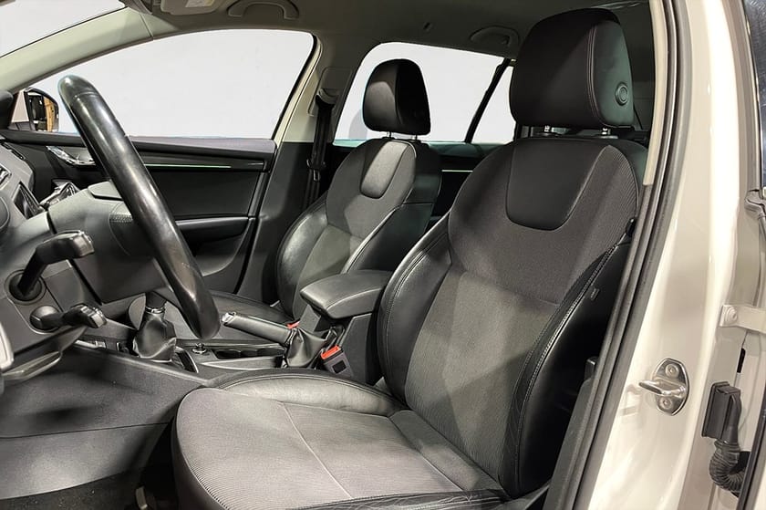 Bild 3 av Škoda Octavia Kombi 1.5 TSI 150 HK STYLE DRAG B-VÄRM NAVI CANTON PDC