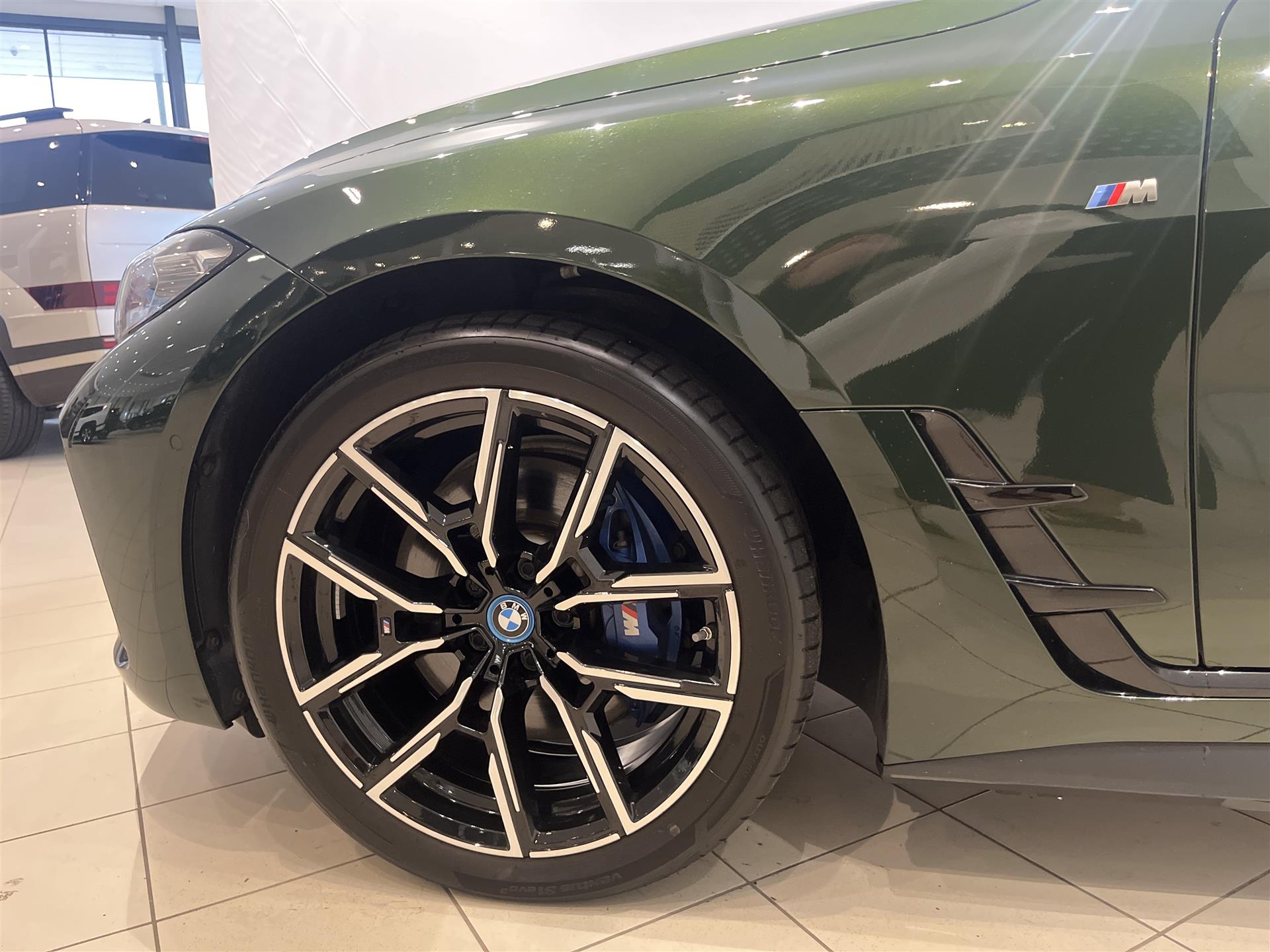 BMW i4 2024, photo 6/10