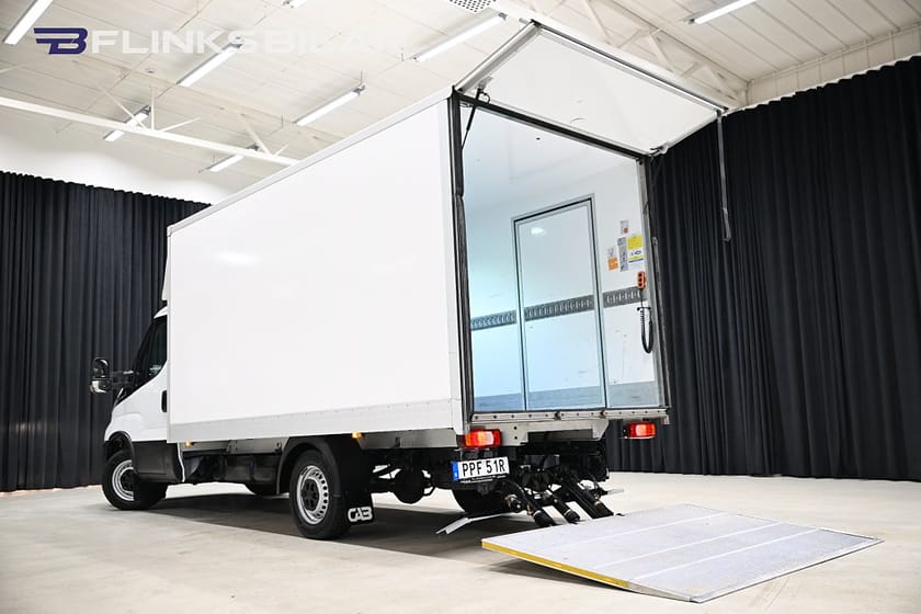 Bild 2 av Iveco Daily 35-140 Chassi Cab 136HK Automat|Volymskåp|BG-Lyft|Sidodörr|Lågmil|Leasbar