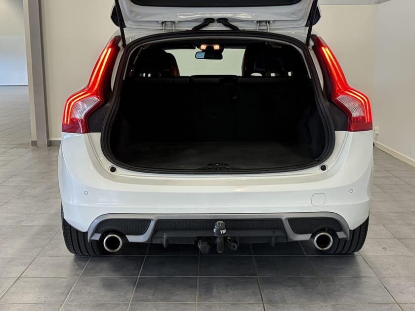 Bild 5 av Volvo V60 R-Design D4 AWD 163hk Aut/Drag