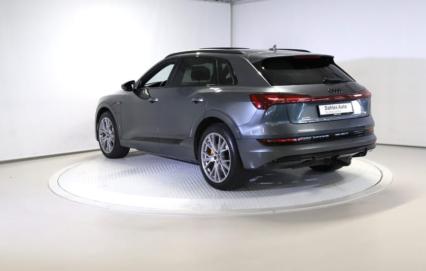 Bilde 3 av Audi e-tron 55 quattro S-line Sport ACC/Pano/Krok/HUD/360/Skinn/Sort Opt/21