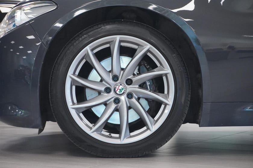 Bild 3 av Alfa Romeo Giulia Veloce 2.0 Turbo Q4 AWD Backkamera Elstolar