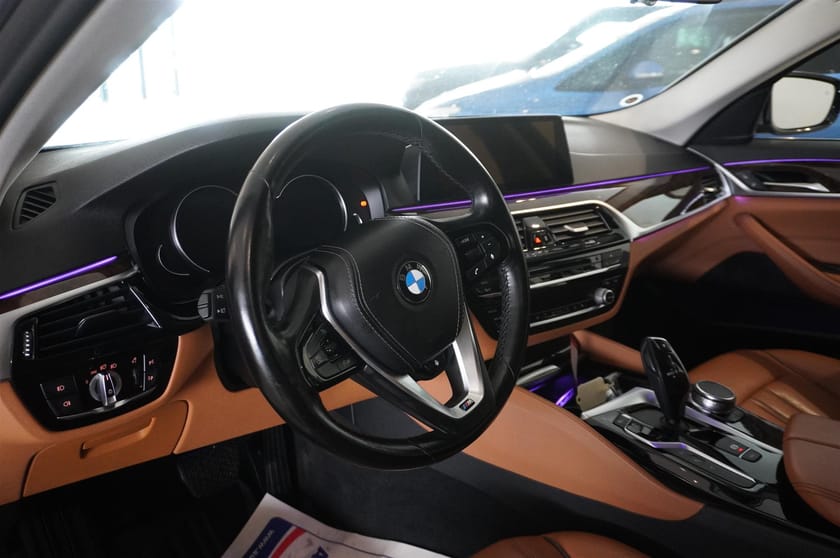 Bild 2 av BMW 530e iPerformance Sedan Luxury Innovation 360° Kamera Läder HUD
