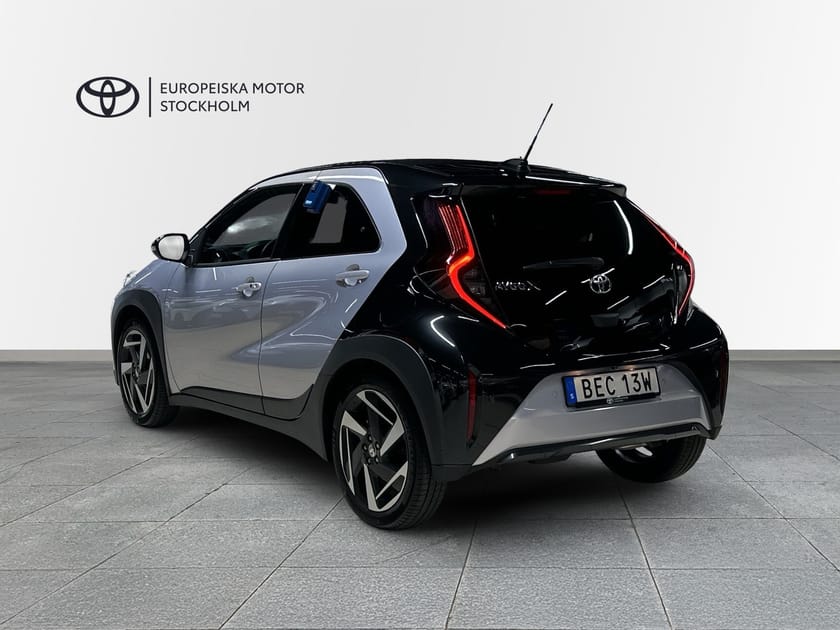 Bild 2 av Toyota Aygo X Hybrid 1,5 ENVY / JBL / Canvas-tak / V-Hjul
