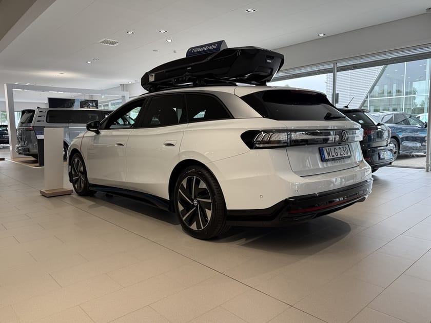 Bild 2 av Volkswagen ID.7 Pro S Tourer 86 kWh 286hk Dragkrok Lagerbil SWE Edition