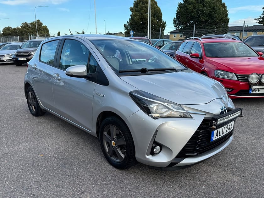 Bild 3 av Toyota Yaris Hybrid e-CVT 101hk Active Euro 6|FARTHÅLLARE|KAMERA|