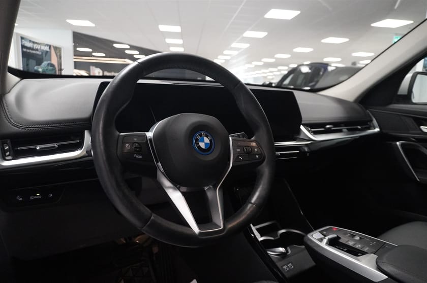 Bild 2 av BMW iX1 xDrive30 xLine Innovation Premium DAP