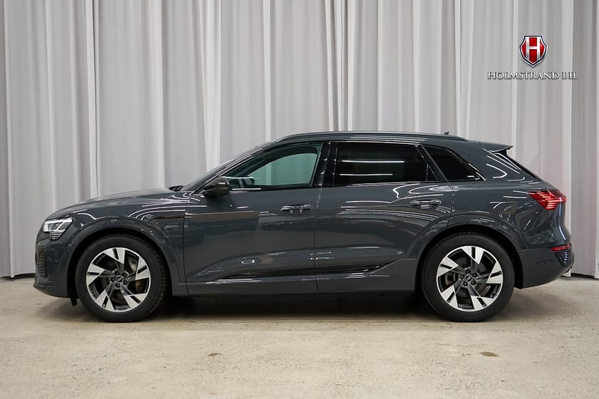 Bild 1 av Audi Q8 50 e-tron quattro S line Drag B&O Kamera El-stol 20"