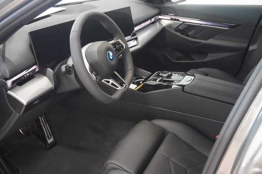 Bild 2 av BMW i5 xDrive40 Touring M Sport Pro Business Ed Drag DA H K