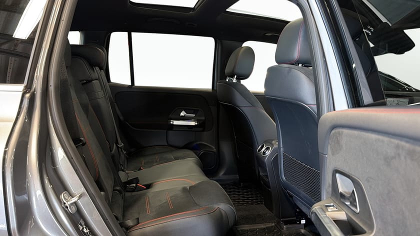 Bild 5 av Mercedes-Benz EQB 300 4MATIC AMG Line MOMS Panorama 7-Sits