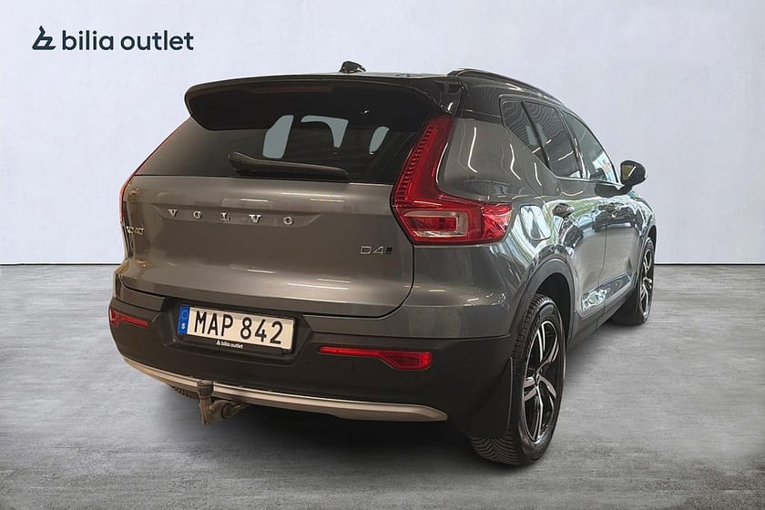 Bild 4 av Volvo XC40 D4 AWD Momentum Intro Edt Pano B-kam Drag Skinn Navi