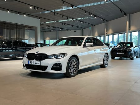 BMW 330e xDrive Sedan M Sport Adapt Farth Rattvärme Drag 4,95%