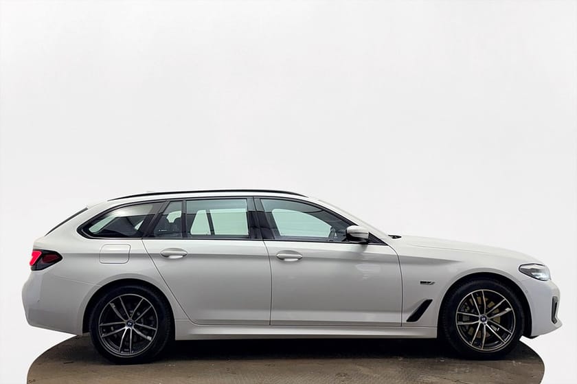 Bild 5 av BMW 530e xDrive Touring M Sport Drag Läder Navi Kamera Cockpit