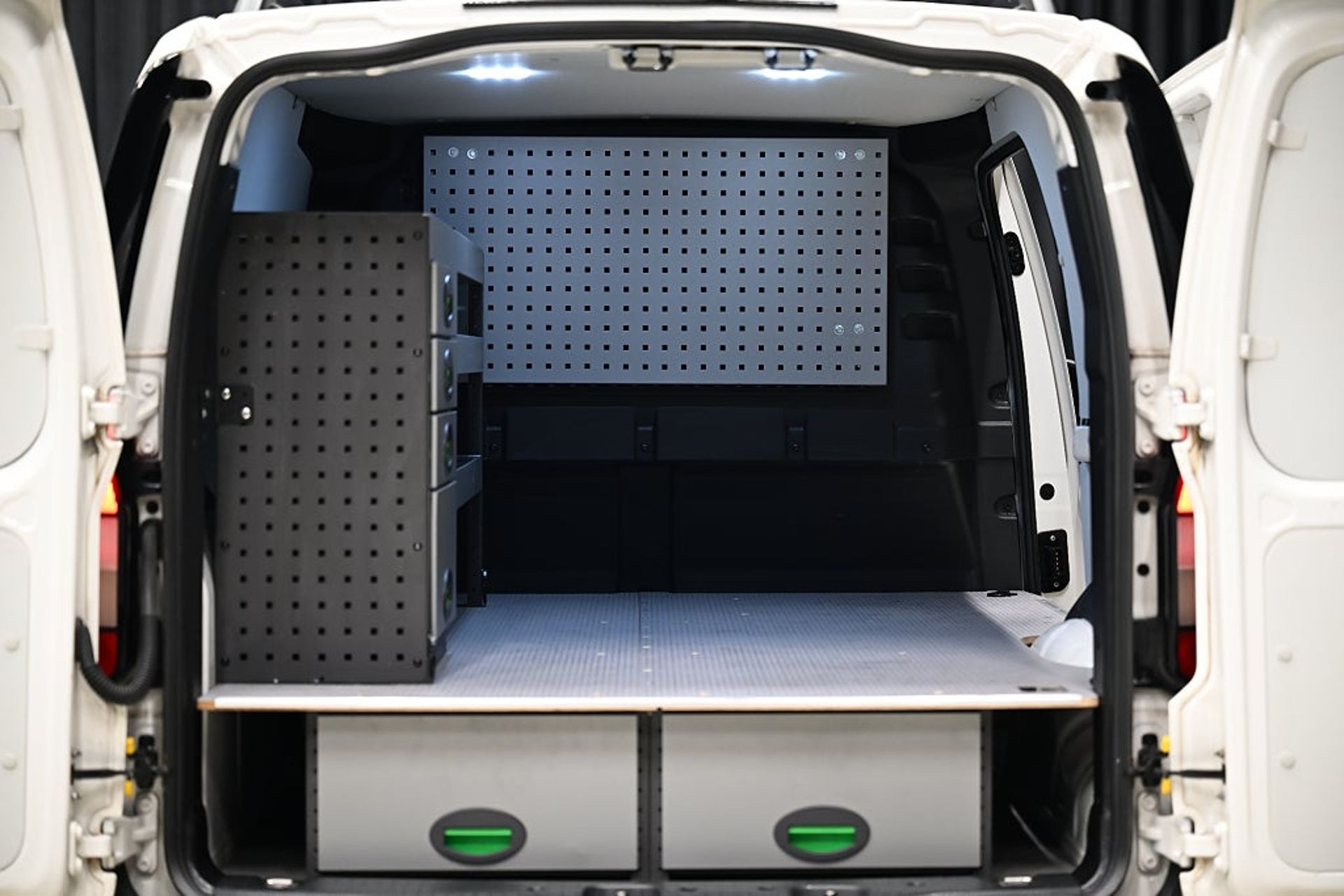 Volkswagen Caddy DSG 122HK Dubbelgolv 2023, bild 7/10