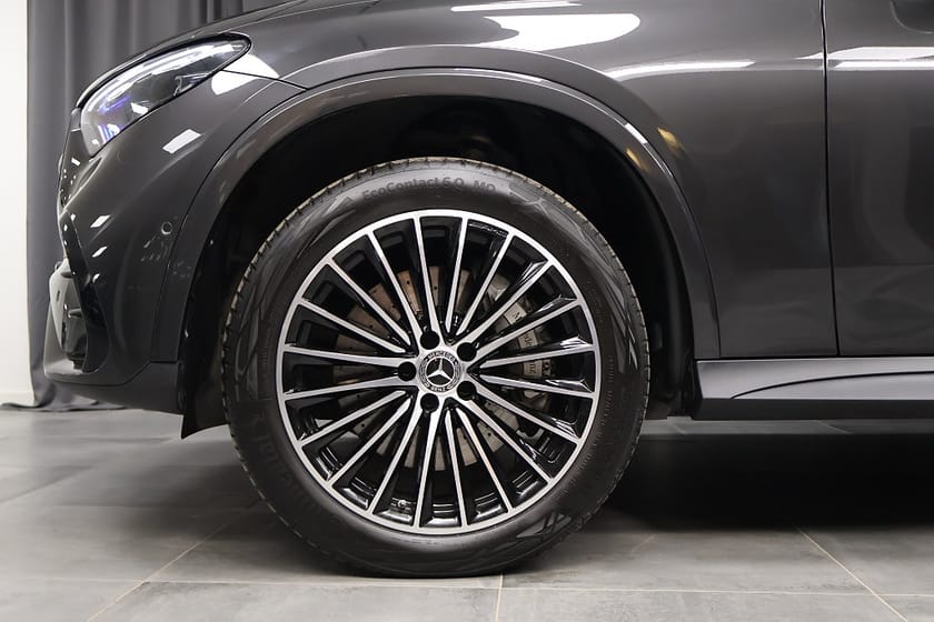 Bild 3 av Mercedes-Benz GLC 300 e 4MATIC AMG Premium Plus HUD Pano Burmester MOMS