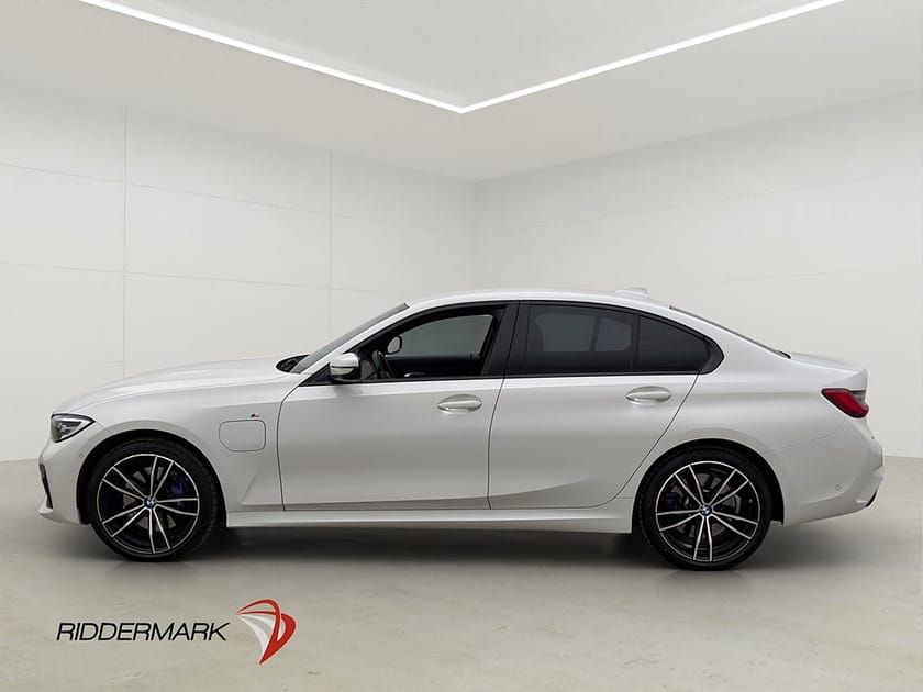 Bild 4 av BMW 330e xDrive Sedan M-Sport Navi Kamera Drag Adapt Carplay