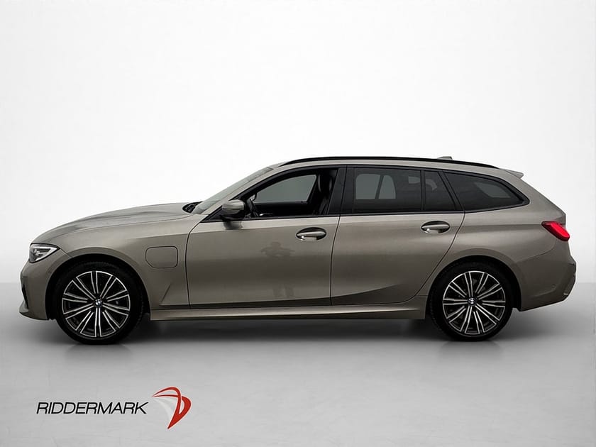 Bild 4 av BMW 330e xDrive Touring 292hk M Sport Hifi Kamera Cockpit  Drag