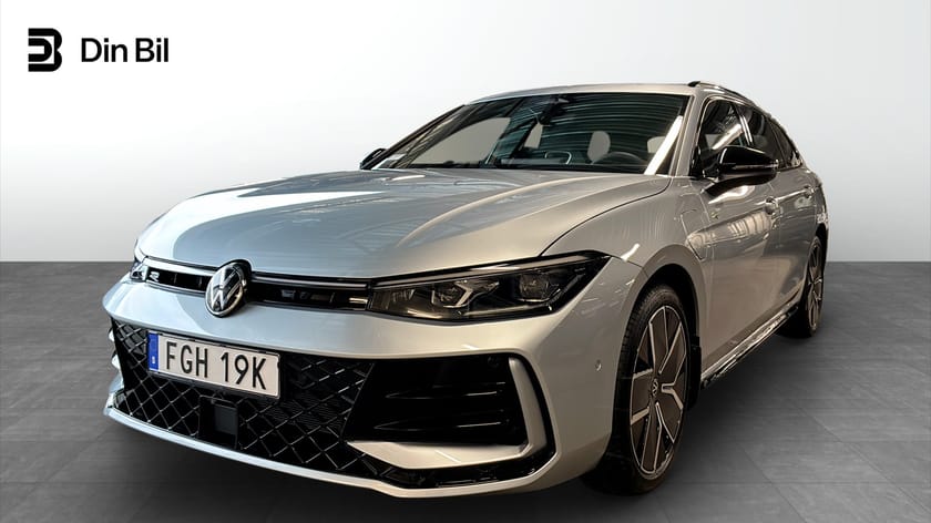 Bild 1 av Volkswagen Passat Variant eHybrid 1.5 TSI e-Hybrid 272HK R-Line / Pano & 360-kamera