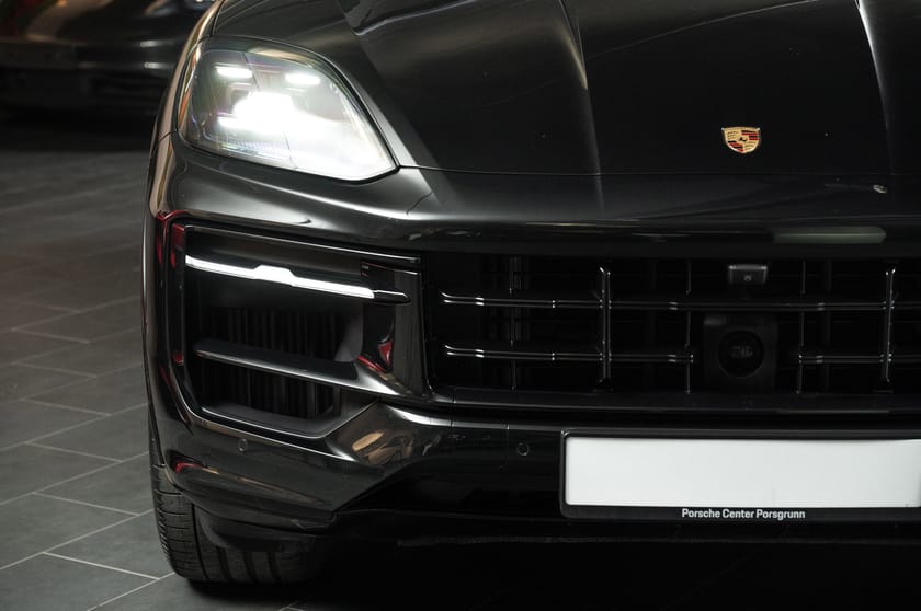 Bilde 3 av Porsche Cayenne E-Hybrid Coupé Krok/BOSE/HUD/22"/18-veis/Sports-eksos/ACC/+++