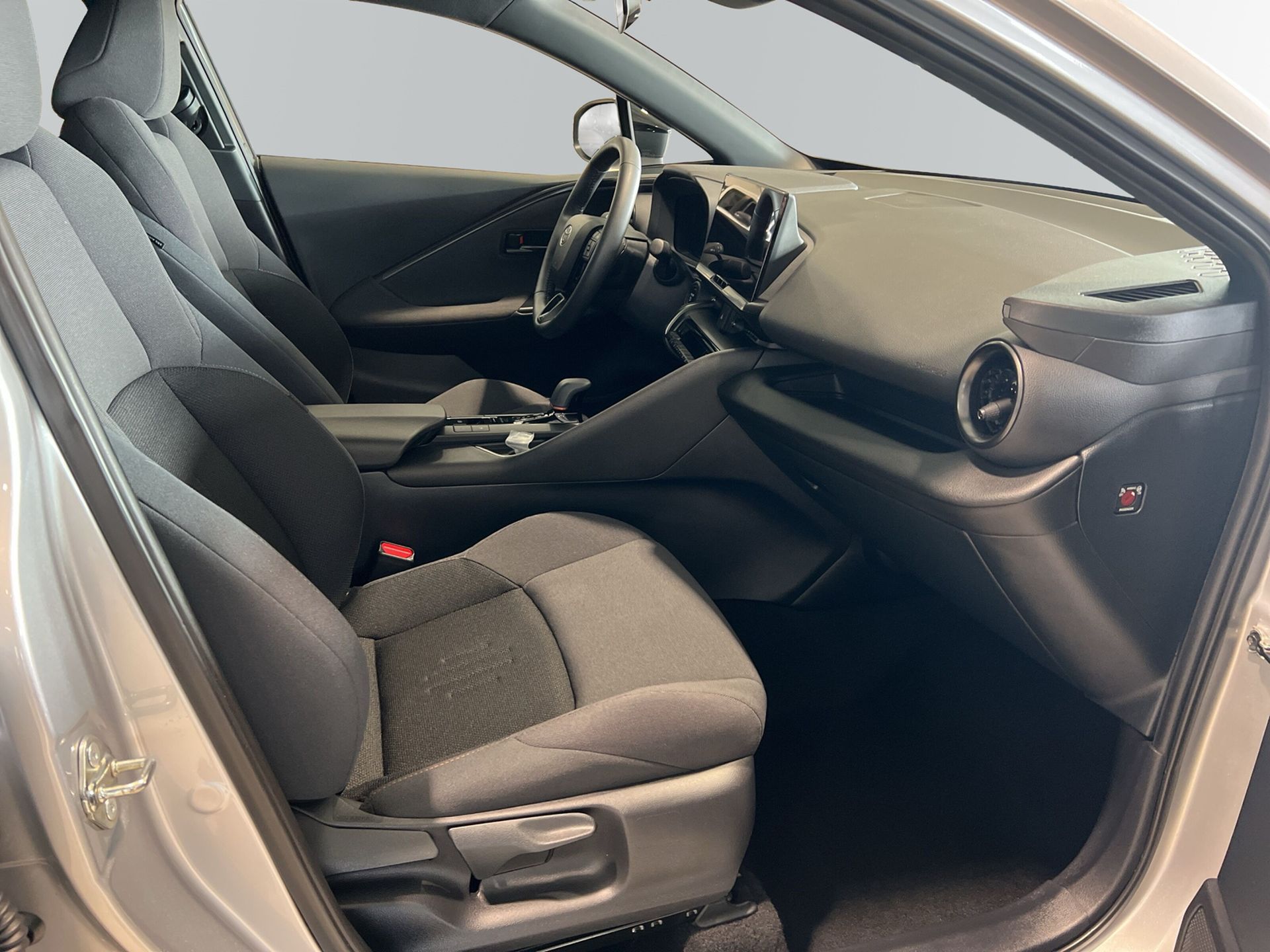 Toyota C-HR 2024, kuva 6/10