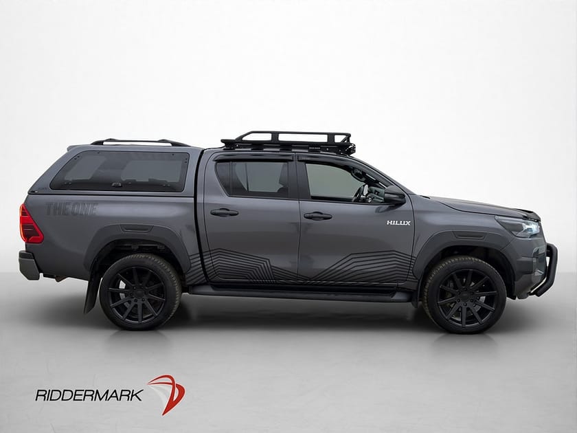 Bild 2 av Toyota Hilux Dubbelhytt Invincible 2.8 4WD Dragkrok JBL Diff Kåpa Moms
