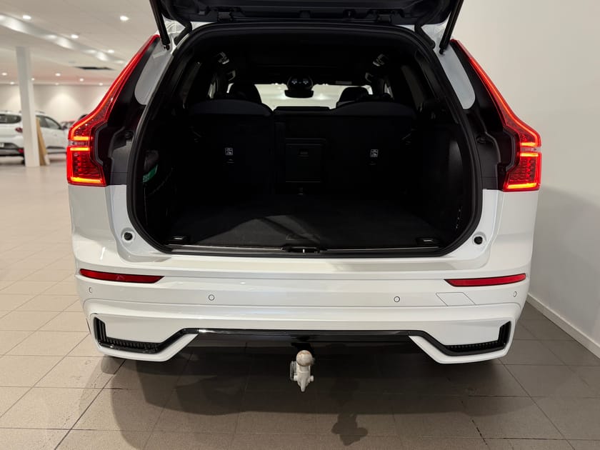 Bild 5 av Volvo XC60 T6 Plus Black Nordic Edition / 360 kamera / Panorama tak / Minnesstol / Dragkrok / 10 000kr tillbehör /