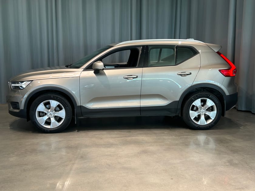 Bild 2 av Volvo XC40 B4 FWD Bensin Mom Adv Navi Pro Edt *DRAG/V-HJUL*