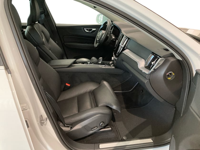 Bild 4 av Volvo XC60 B5 AWD Bensin Momentum Advanced Edt