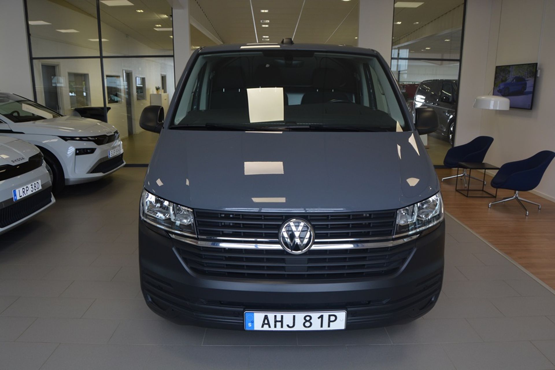 Volkswagen Transporter 2.0 TDI 2023, bild 2/10