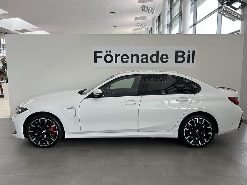 Bild 3 av BMW 330e xDrive Sedan M Sport Pro H/K Drag Rattvärme Adpt Farth