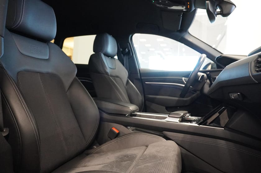 Bild 4 av Audi Q8 50 e-tron quattro S-Line Navi Drag Backkamera Elstol Leasebar