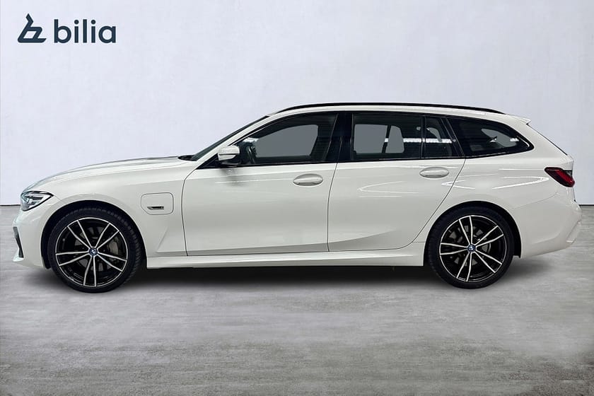 Bild 3 av BMW 330e xDrive Touring M-Sport | Rattv. | Drag | HiFi | 19"