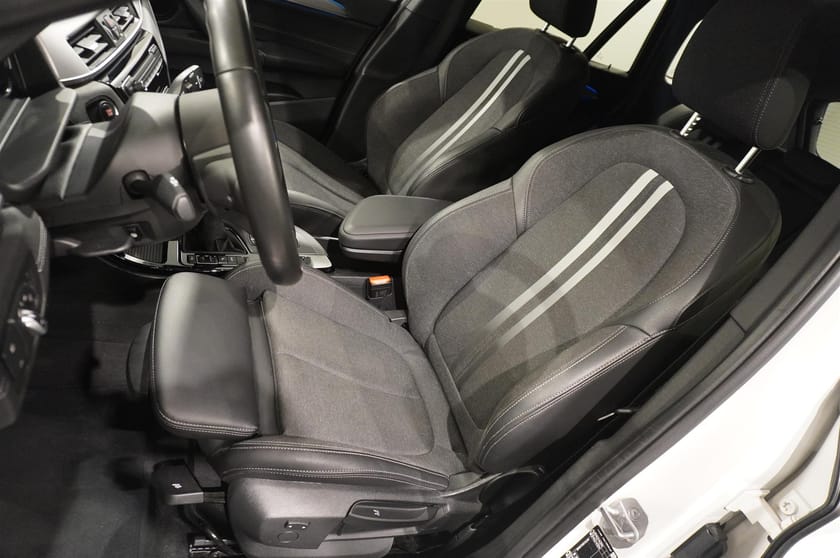 Bild 4 av BMW X1 xDrive25e M Sport Drag HiFi Kamera HUD