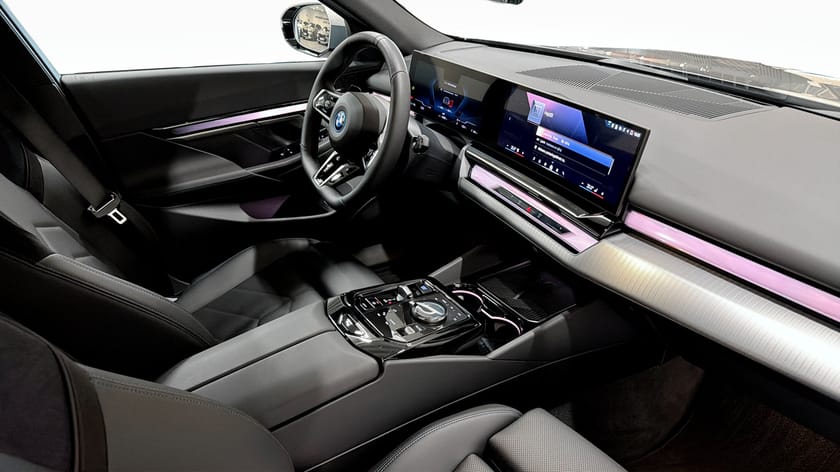 Bild 3 av BMW i5 xDrive40 Touring M Sport H/K Drag Rattvärme