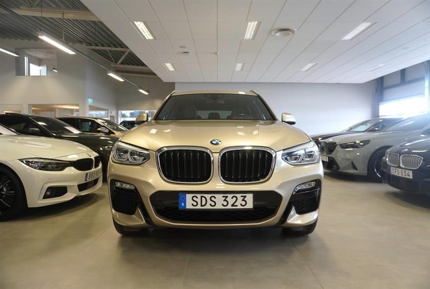 Bild 2 av BMW X3 xDrive20d M-Sport Pano Värmare Drag