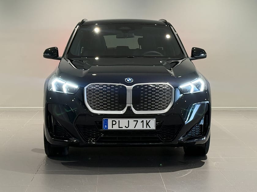 Bild 2 av BMW iX1 xDrive30 M Sport Innovation Drag Adpt Farth 20"