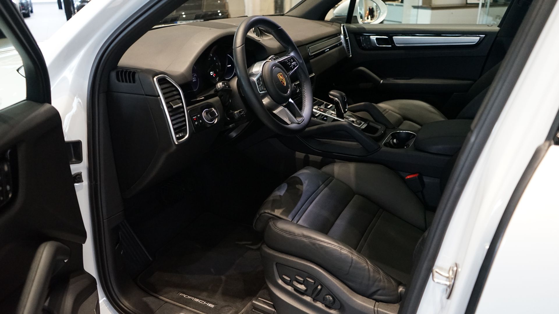 Porsche Cayenne Platinum Edition 2023, kuva 6/7