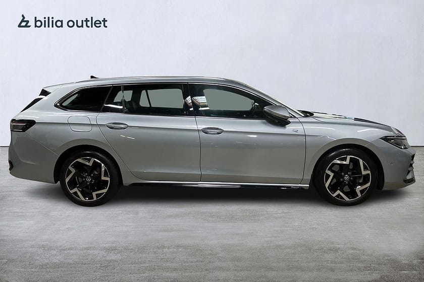Bild 5 av Volkswagen Passat Sportscombi SC 2.0 TDI 4Motion DSG R-Line 193hk Cockpit Navi Drag