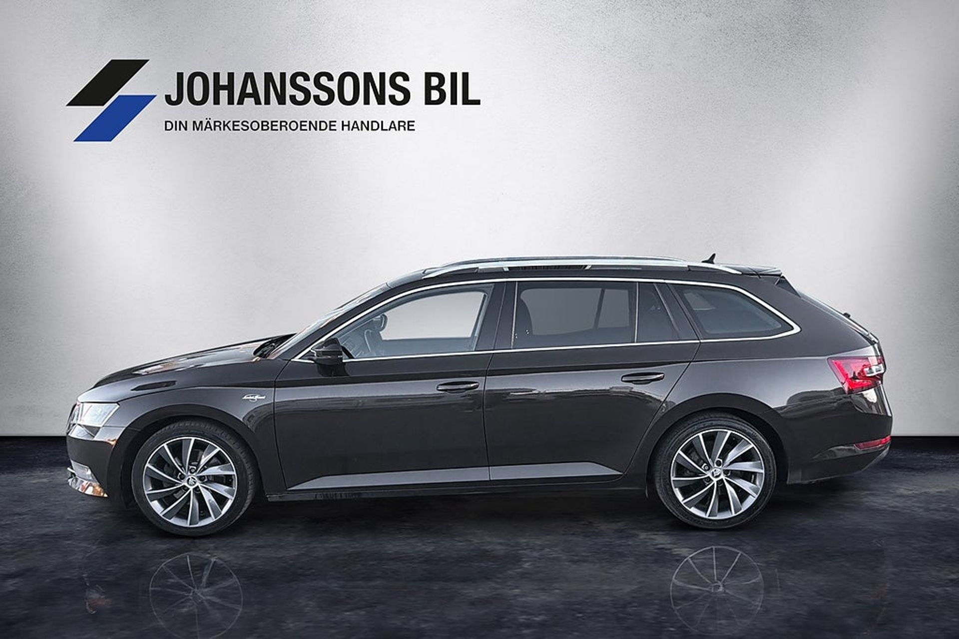Skoda Superb 2017, bild 2/10