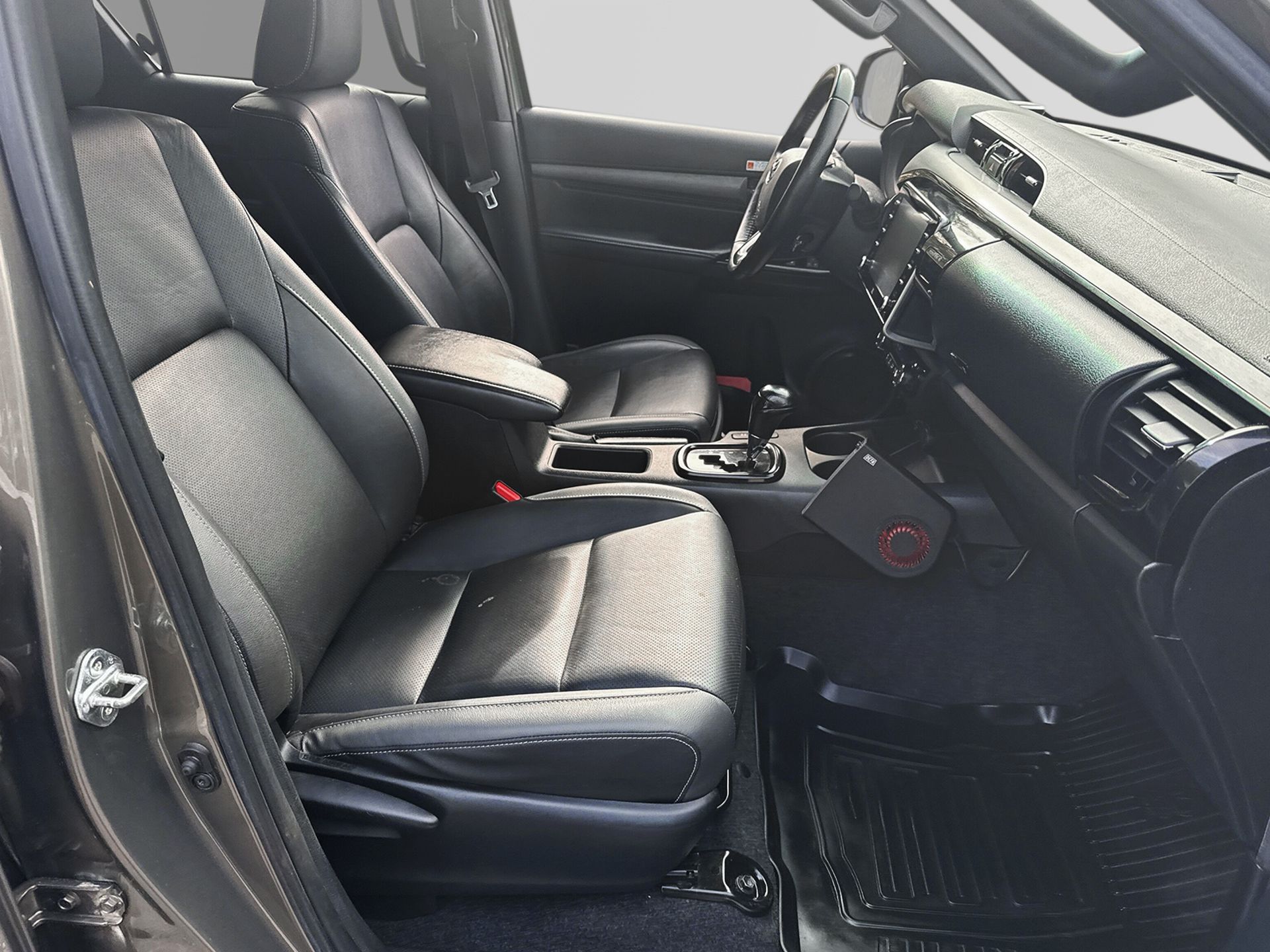Toyota HiLux 2021, bild 7/10