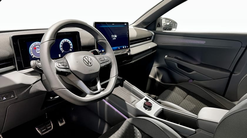 Bild 2 av Volkswagen T-Roc R-LINE eTSI 150HK DSG Black Style